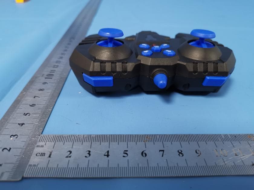2.4 G remote control car - FCC ID 2AZVO-0088MT1261 - Shantou YouBang Toy Factory (4)