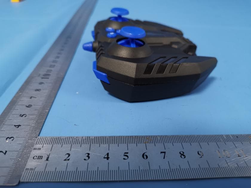 2.4 G remote control car - FCC ID 2AZVO-0088MT1261 - Shantou YouBang Toy Factory (5)
