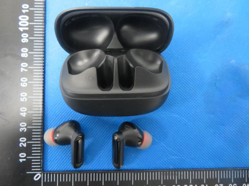 Active Noise Cancelling true wireless earbuds - FCC ID 2AZXT-W1 - ShenZhen Houshuxia Technology Co., LTD (3)