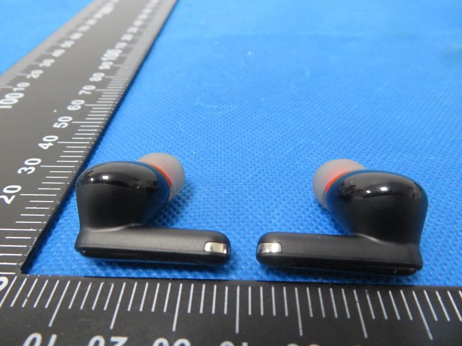 Active Noise Cancelling true wireless earbuds - FCC ID 2AZXT-W1 - ShenZhen Houshuxia Technology Co., LTD (4)
