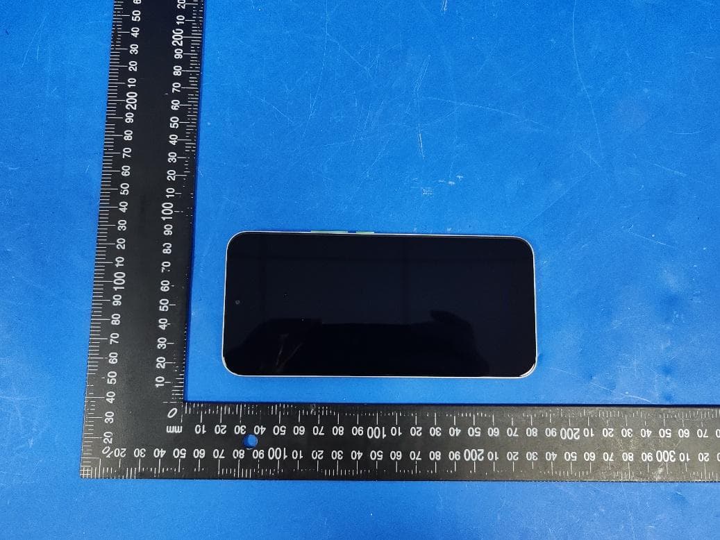 Smartphone - FCC ID 2AZYA-A17 - Senwa Global International, S.A. de C.V. (4)