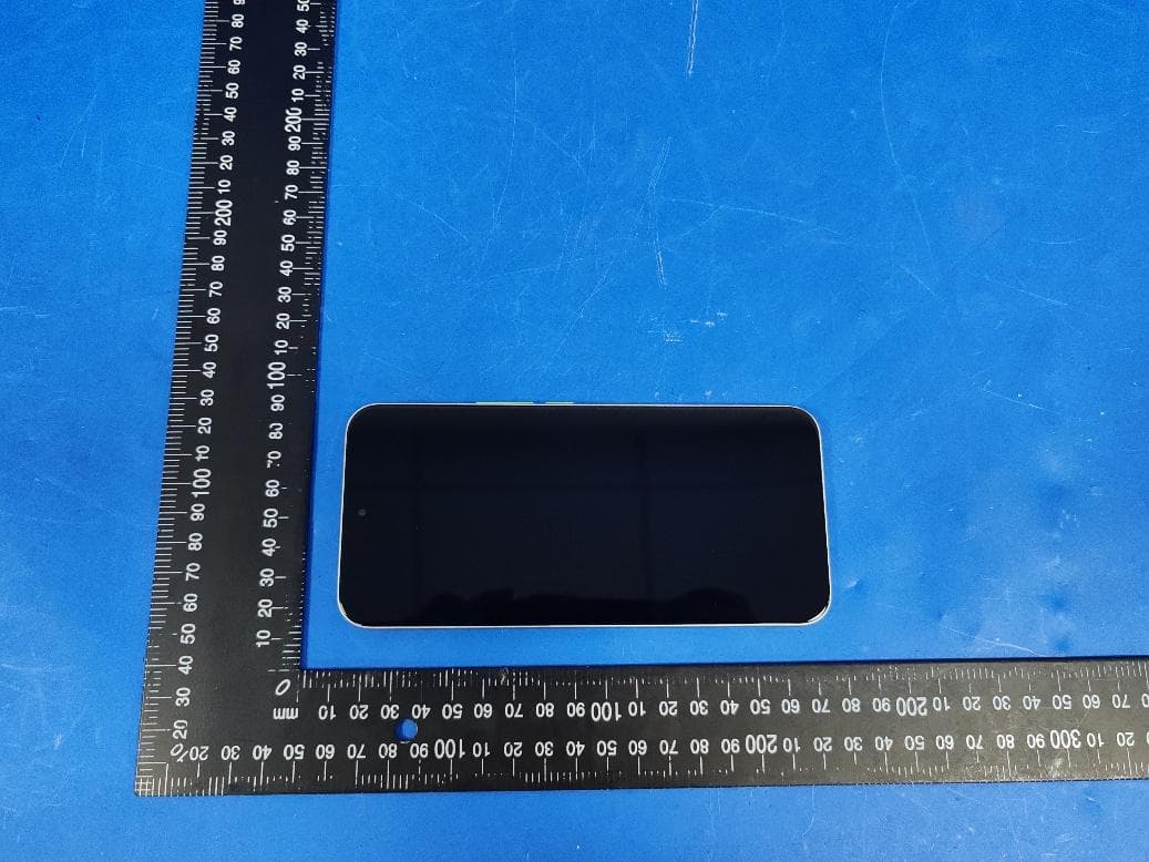Smartphone - FCC ID 2AZYA-A17 - Senwa Global International, S.A. de C.V. (5)