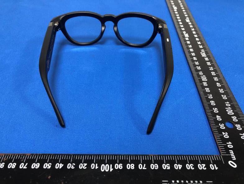 Smart glasses - FCC ID 2AZYA-GS100 - Senwa Global International, S.A. de C.V.