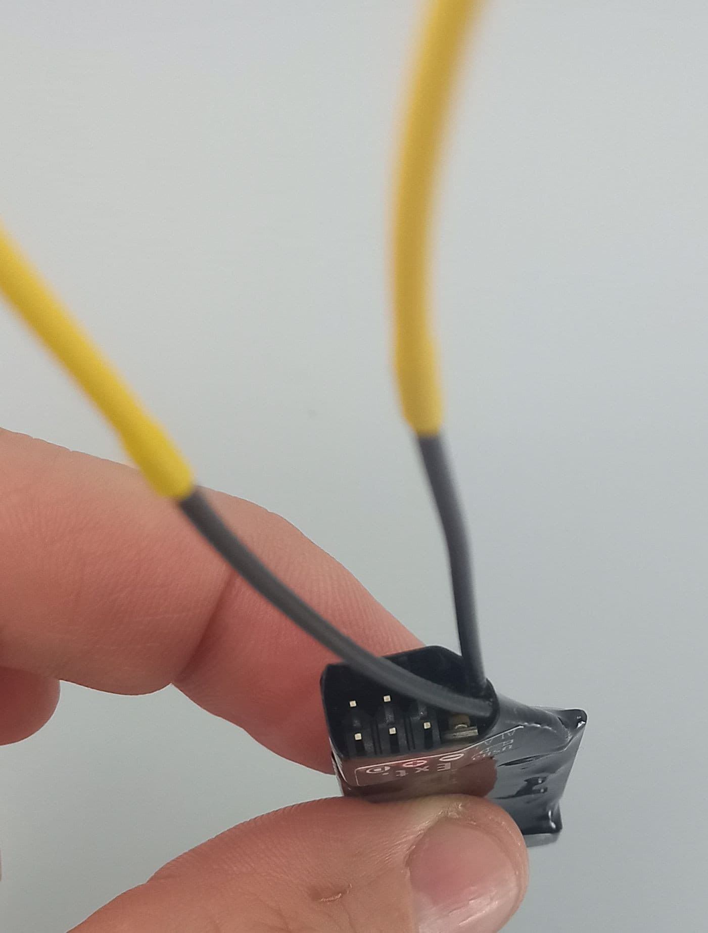 Radio Control Transceiver - FCC ID 2BA2X-R5LNA - Solid Tech LLC (5)