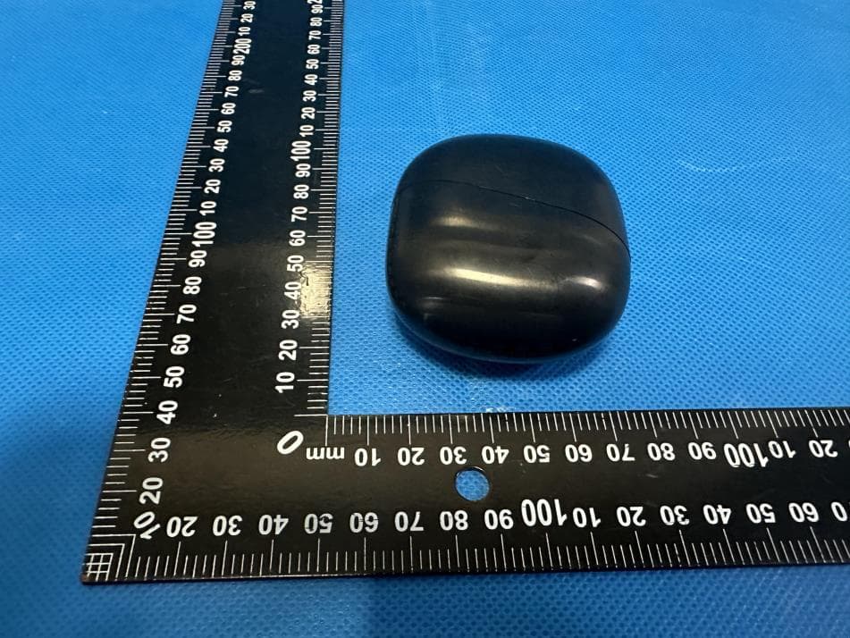 OPEN TWS EARPHONE - FCC ID 2BA4B-FREEBEATS - Shenzhen Daikang Technology Co., Ltd. (5)