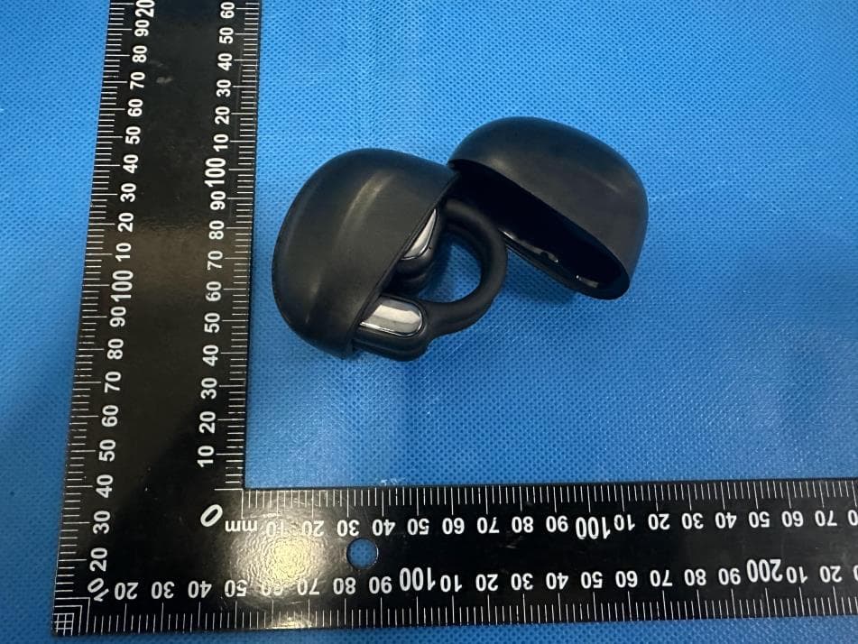 OPEN TWS EARPHONE - FCC ID 2BA4B-FREEBEATS - Shenzhen Daikang Technology Co., Ltd. (3)