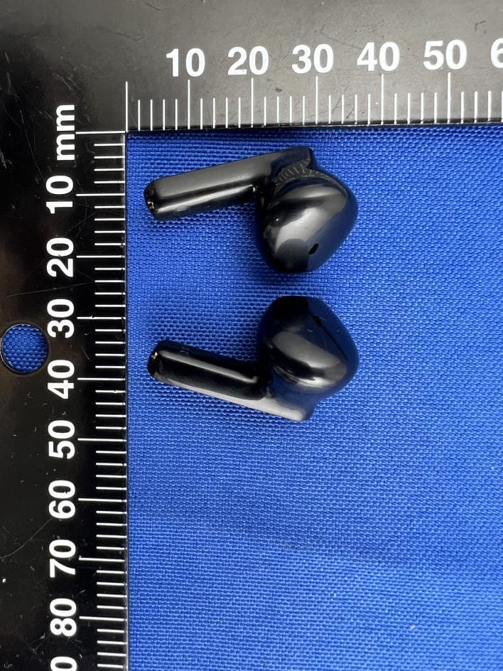 Wireless Earbuds with Bluetooth - FCC ID 2BA4V-HIFUTUREHECLB - SHENZHEN FUTURE ACCESS TECHNOLOGY CO., LIMITED (2)