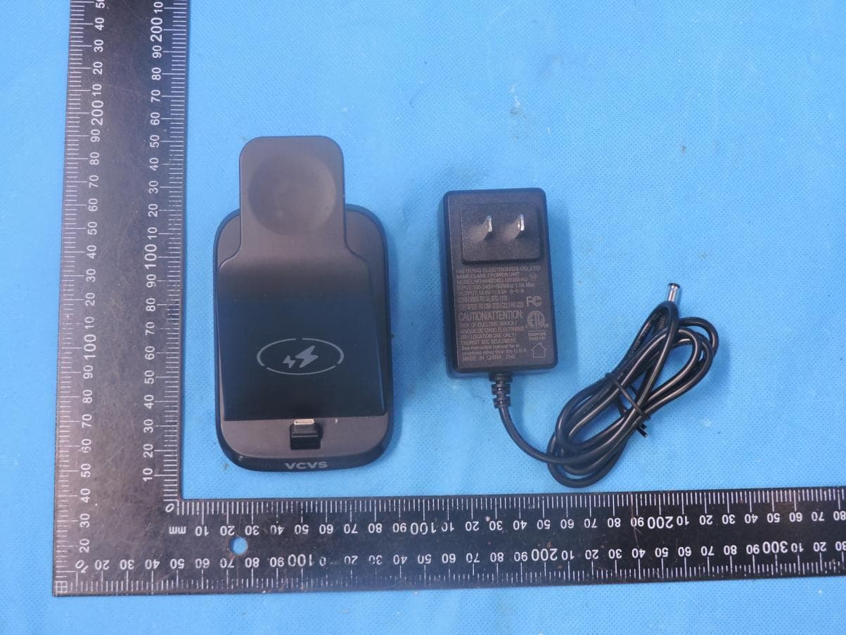 3-in-1 charging station - FCC ID 2BA6N-E8 - Shenzhen Yize Innovation Technology Co., Ltd.