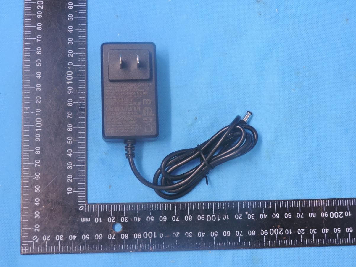 3-in-1 charging station - FCC ID 2BA6N-E8 - Shenzhen Yize Innovation Technology Co., Ltd. (2)