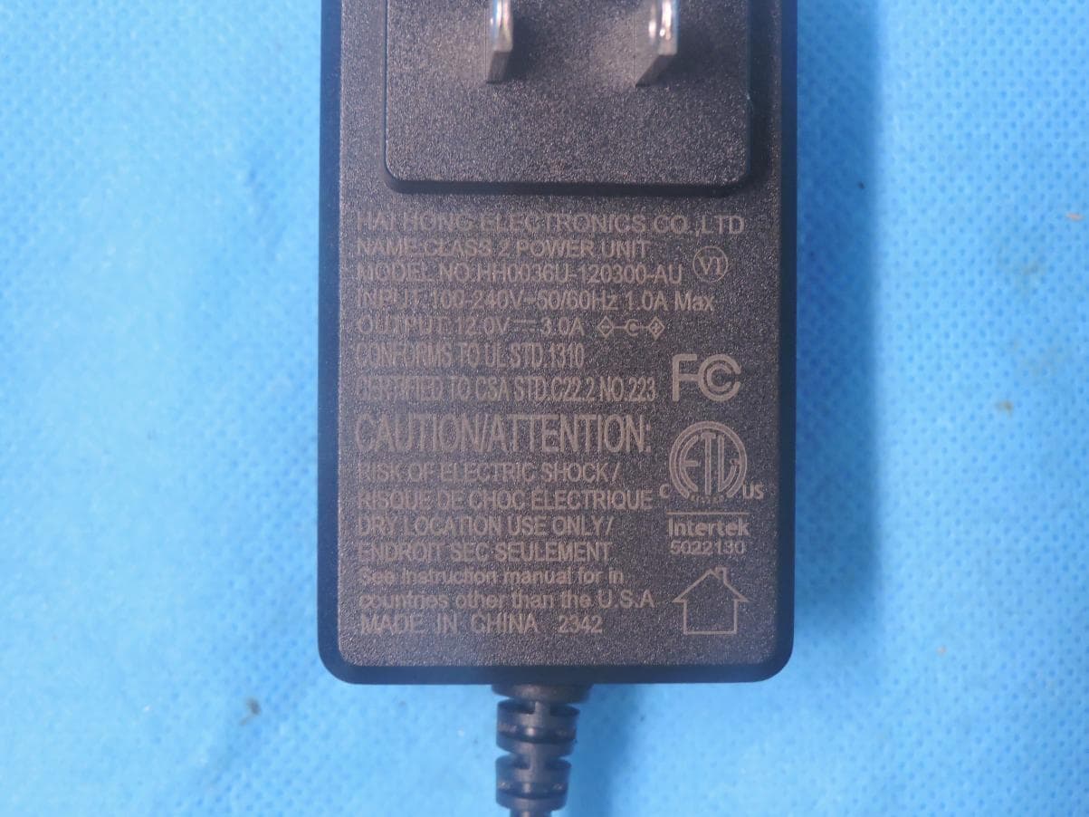 3-in-1 charging station - FCC ID 2BA6N-E8 - Shenzhen Yize Innovation Technology Co., Ltd. (3)