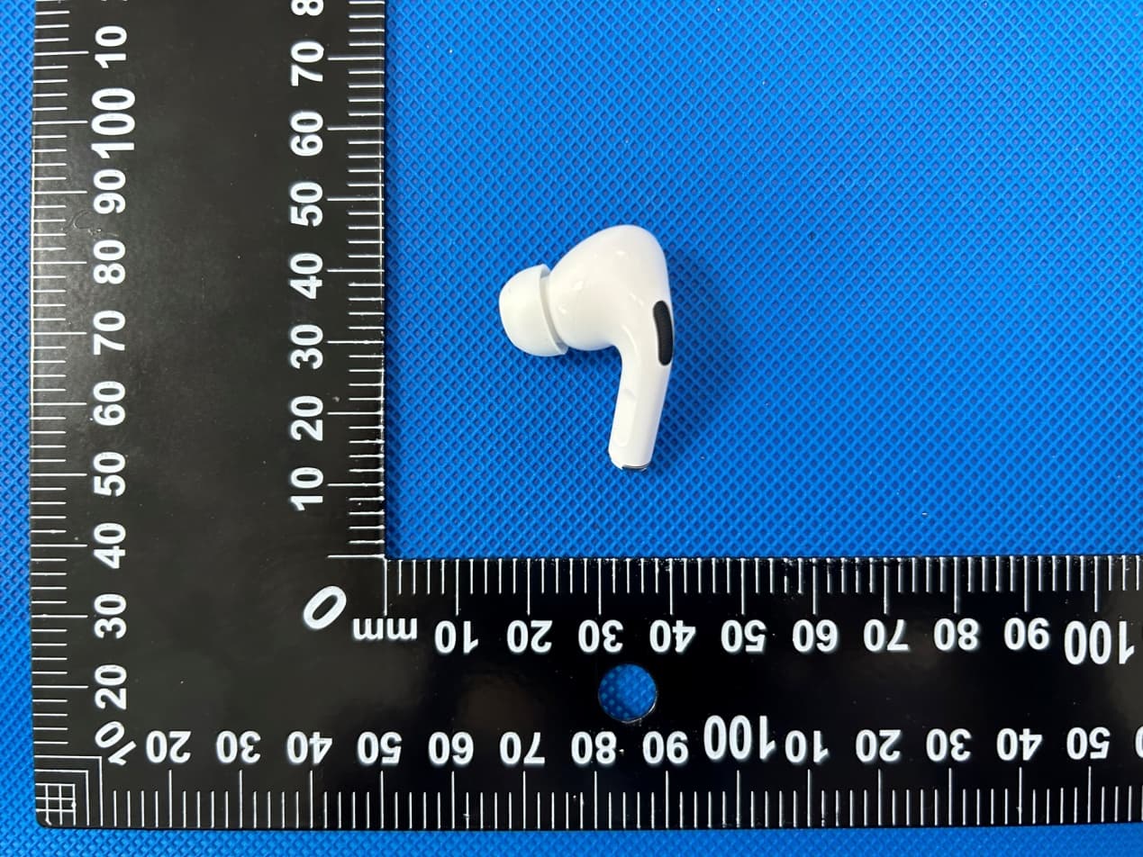 Bluetooth Earphone - FCC ID 2BA8C-LP30PRO - Guangzhou Lucky Communication Technology Co., Ltd. (3)