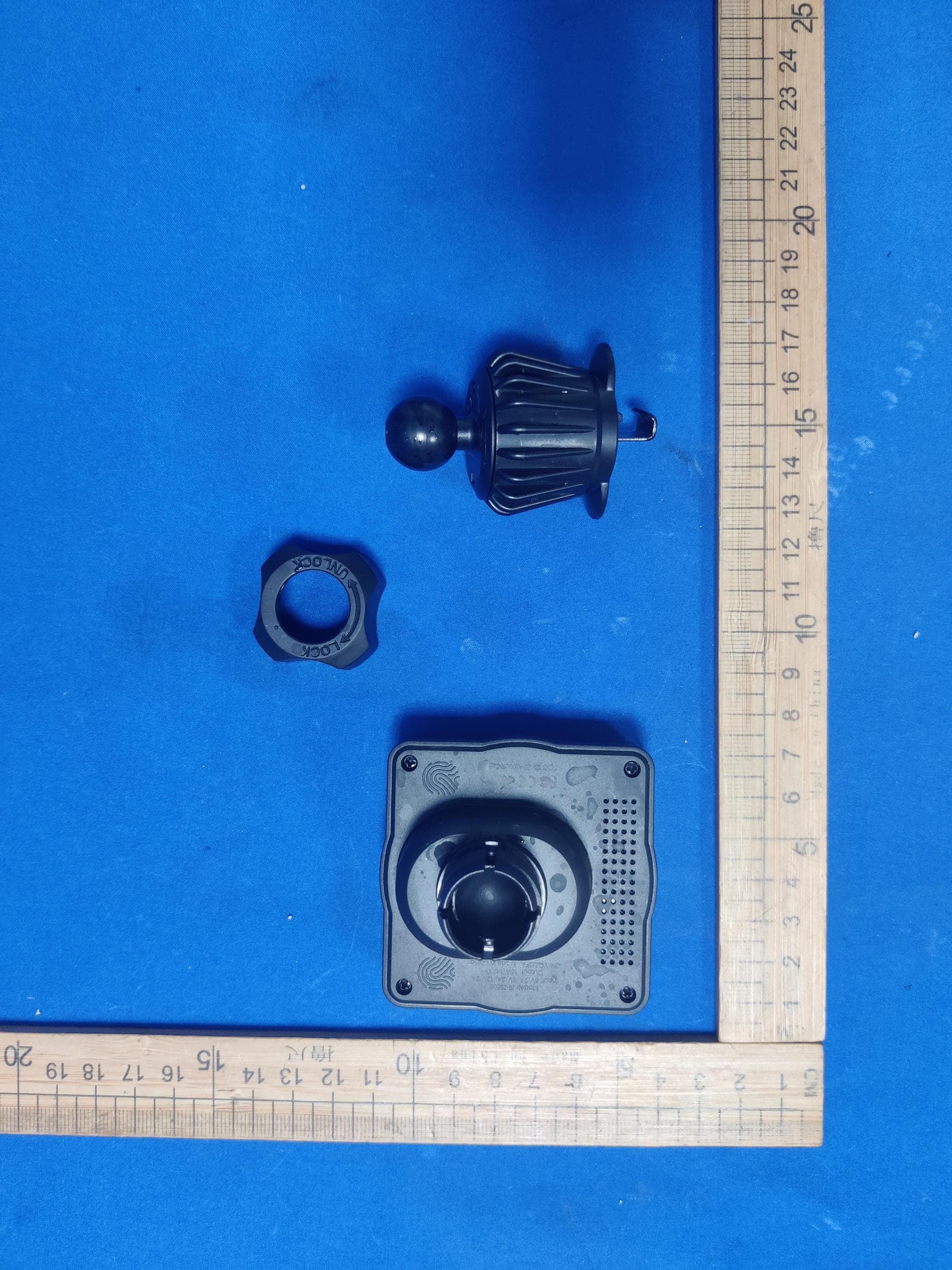 Magnetic Wireless Car Charger Holder - FCC ID 2BA8X-JR-ZS506 - Shenzhen Nito Power Source Technology Co., Ltd.