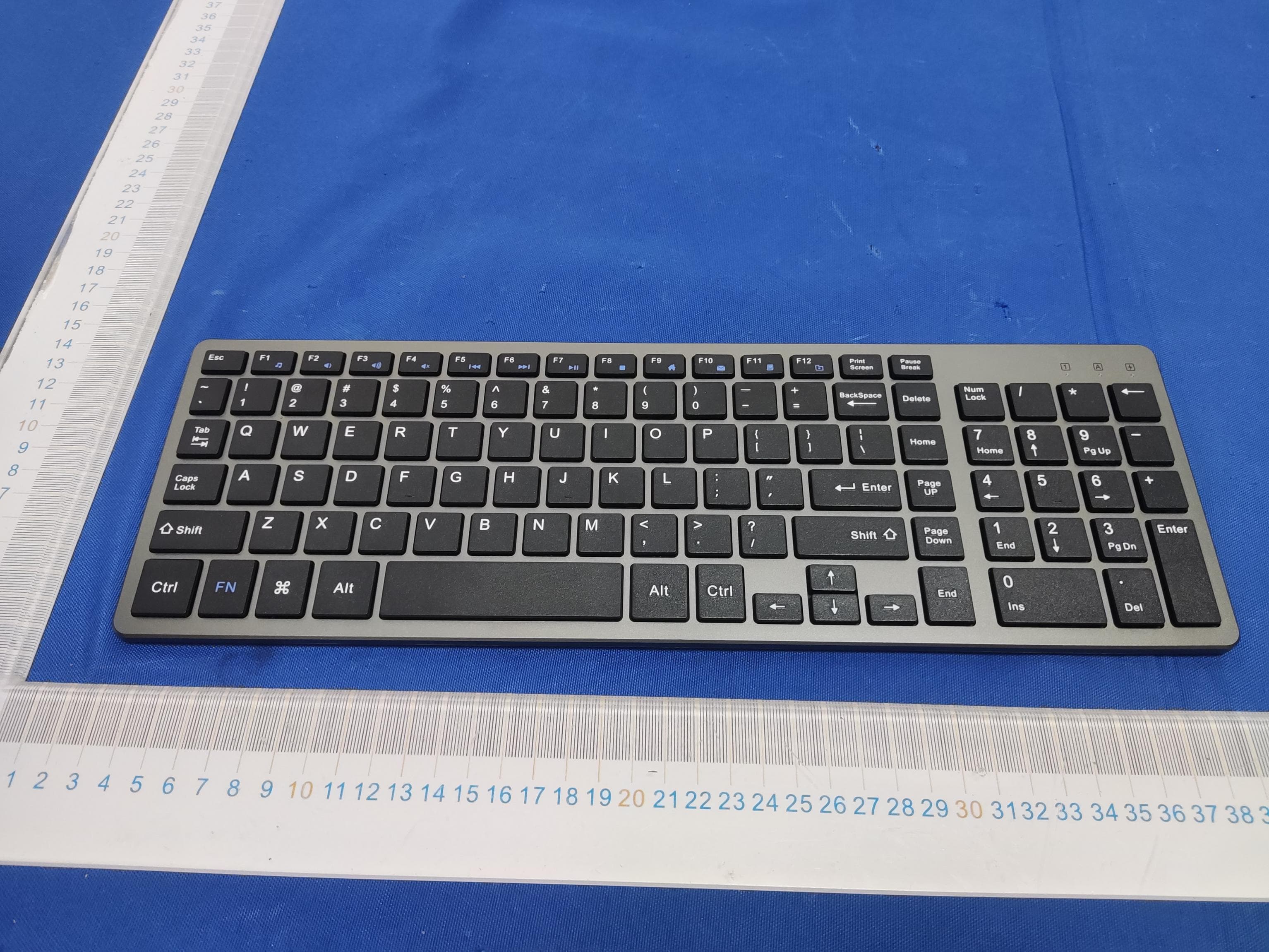 2.4G wireless keyboard - FCC ID 2BA9I-KM202K - Dongguanshi Shunjinrun Dianzikeji Youxiangongsi (3)