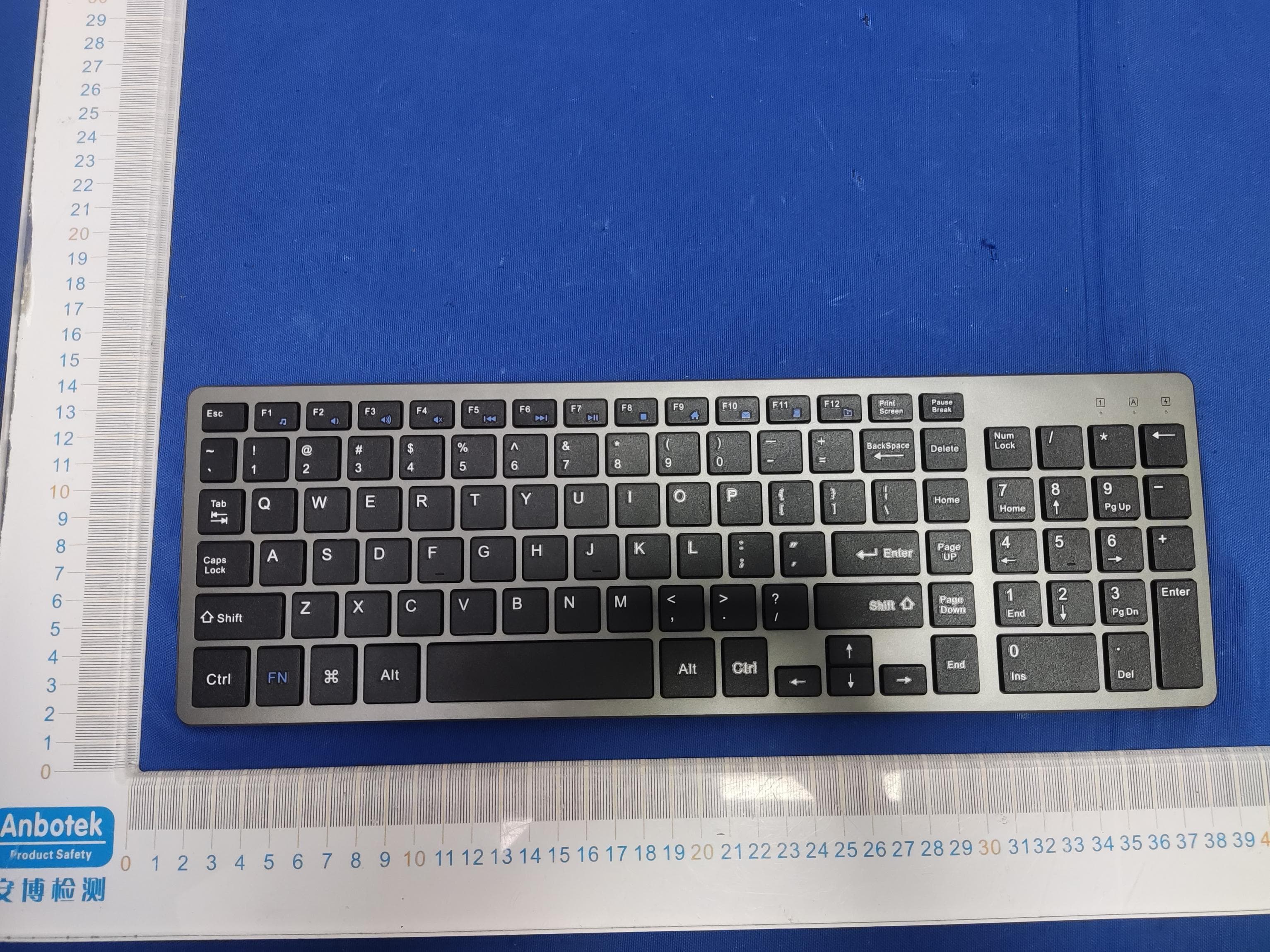 2.4G wireless keyboard - FCC ID 2BA9I-KM202K - Dongguanshi Shunjinrun Dianzikeji Youxiangongsi (2)