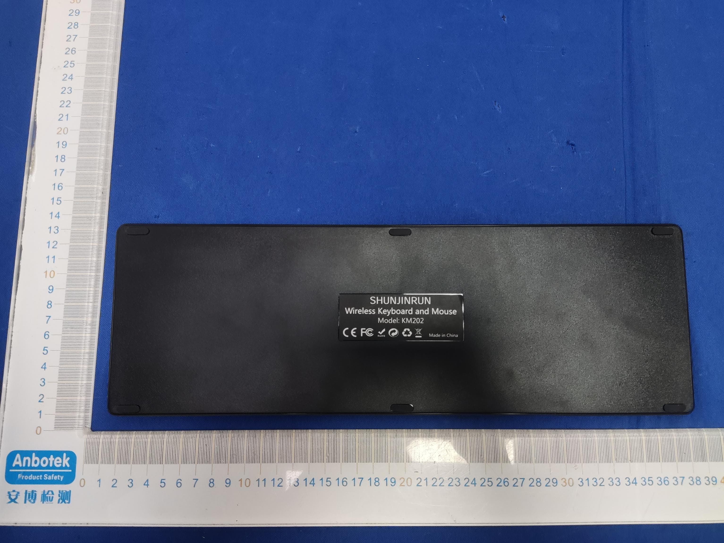 2.4G wireless keyboard - FCC ID 2BA9I-KM202K - Dongguanshi Shunjinrun Dianzikeji Youxiangongsi (4)