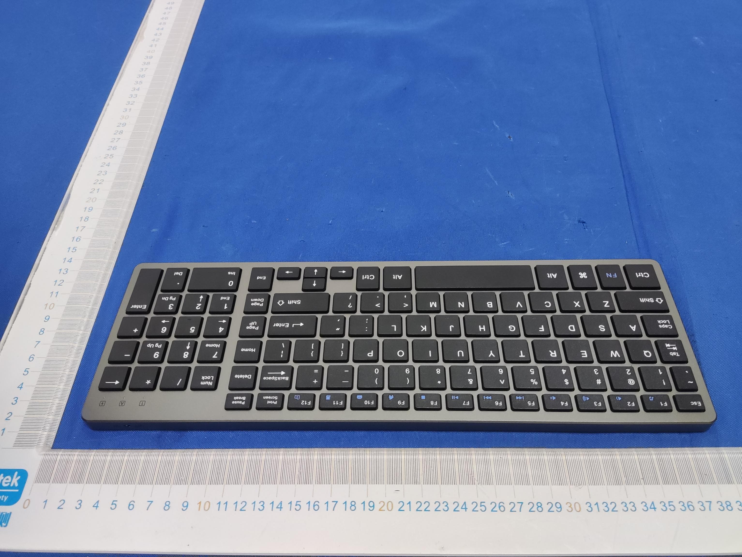 2.4G wireless keyboard - FCC ID 2BA9I-KM202K - Dongguanshi Shunjinrun Dianzikeji Youxiangongsi (5)