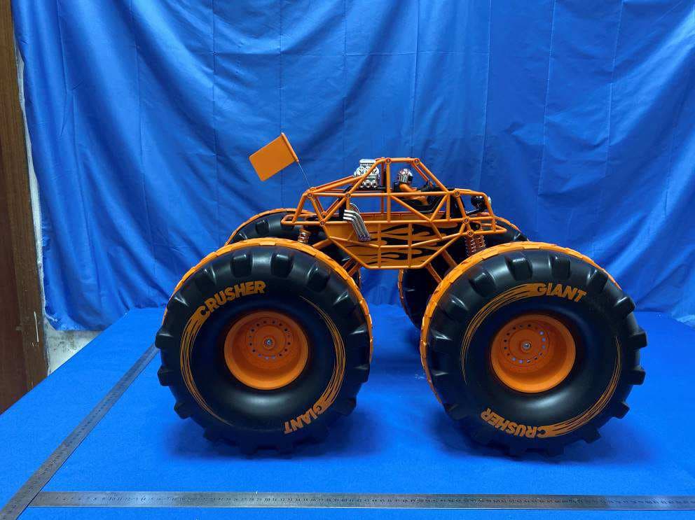 Toy RC Giant Crusher 4x4 - FCC ID 2BAHJ-TS6014R - Tsun Tat Toy Company Ltd. (1)