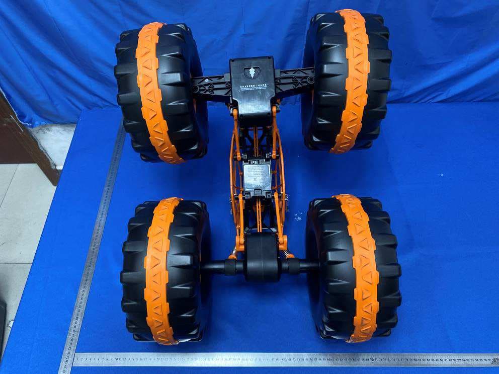 Toy RC Giant Crusher 4x4 - FCC ID 2BAHJ-TS6014R - Tsun Tat Toy Company Ltd. (5)