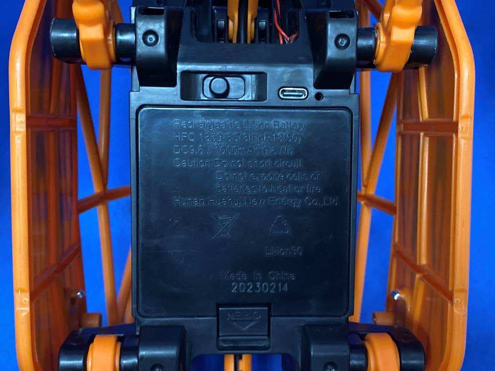 Toy RC Giant Crusher 4x4 - FCC ID 2BAHJ-TS6014R - Tsun Tat Toy Company Ltd. (4)