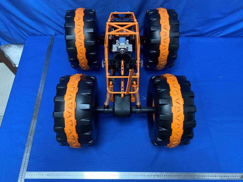 Toy RC Giant Crusher 4x4 - FCC ID 2BAHJ-TS6014R - Tsun Tat Toy Company Ltd. (3)