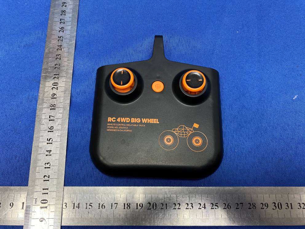 Toy RC Giant Crusher 4x4 - FCC ID 2BAHJ-TS6014T - Tsun Tat Toy Company Ltd. (2)