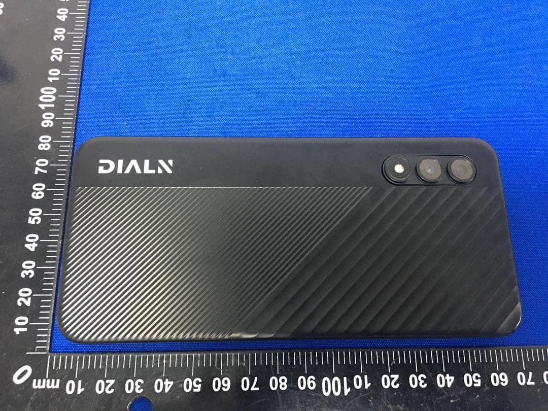 Smart Phone - FCC ID 2BAHU2023004 - DIALN PRODUCTS INC.