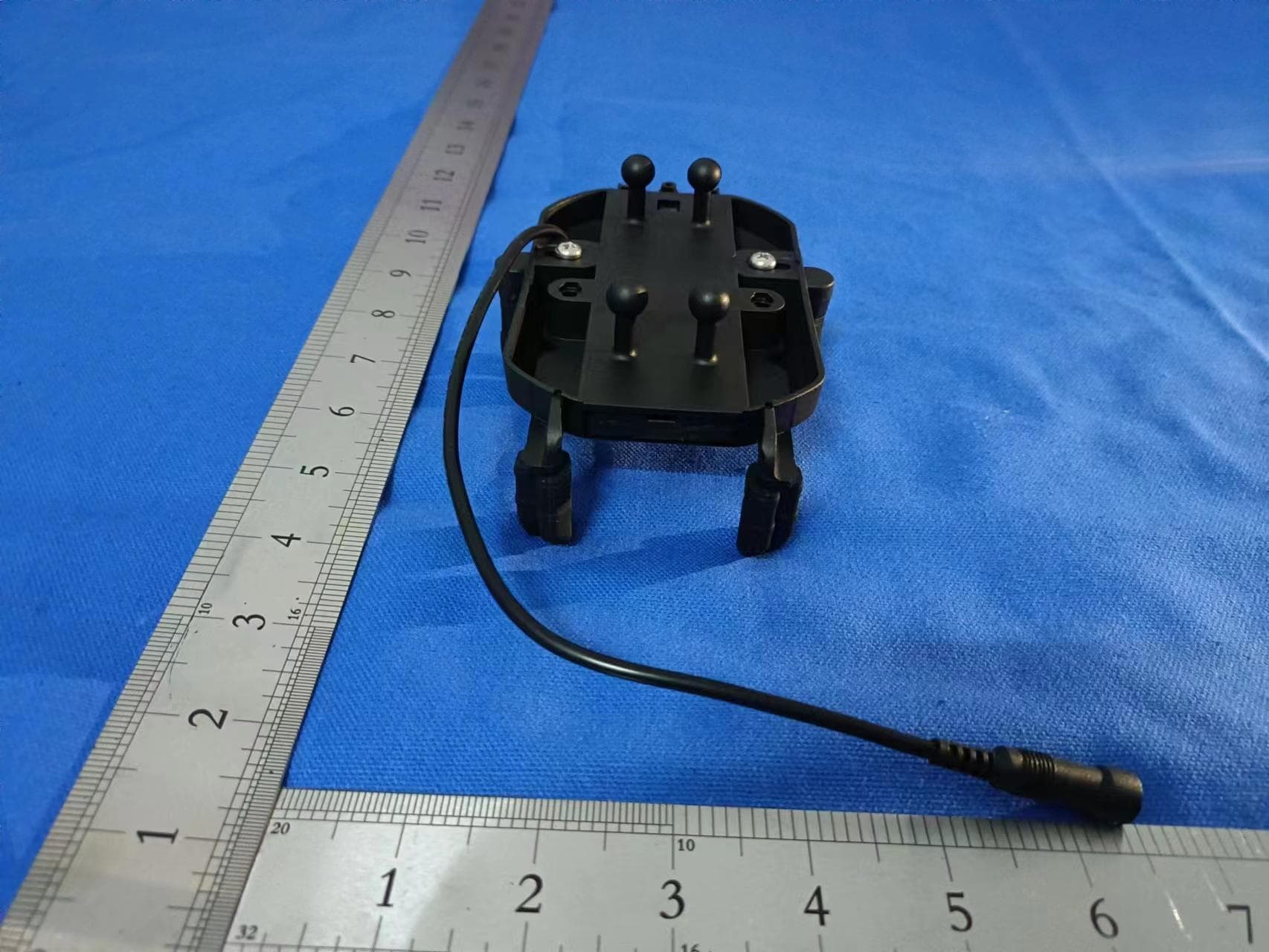 wireless charging bracket - FCC ID 2BAK7-YF-258 - Dongguan Yifeng Electronics Co., Ltd (4)