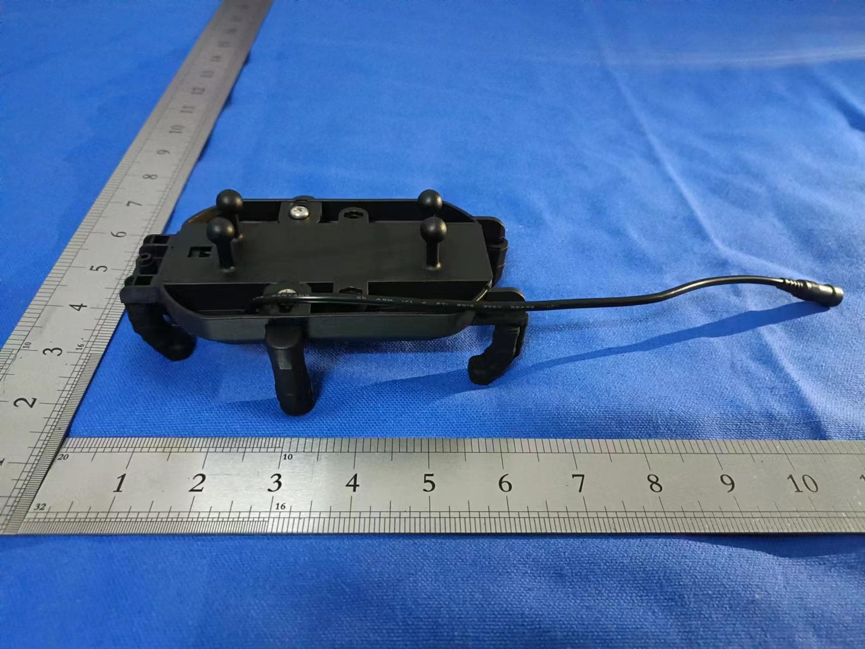 wireless charging bracket - FCC ID 2BAK7-YF-258 - Dongguan Yifeng Electronics Co., Ltd (2)