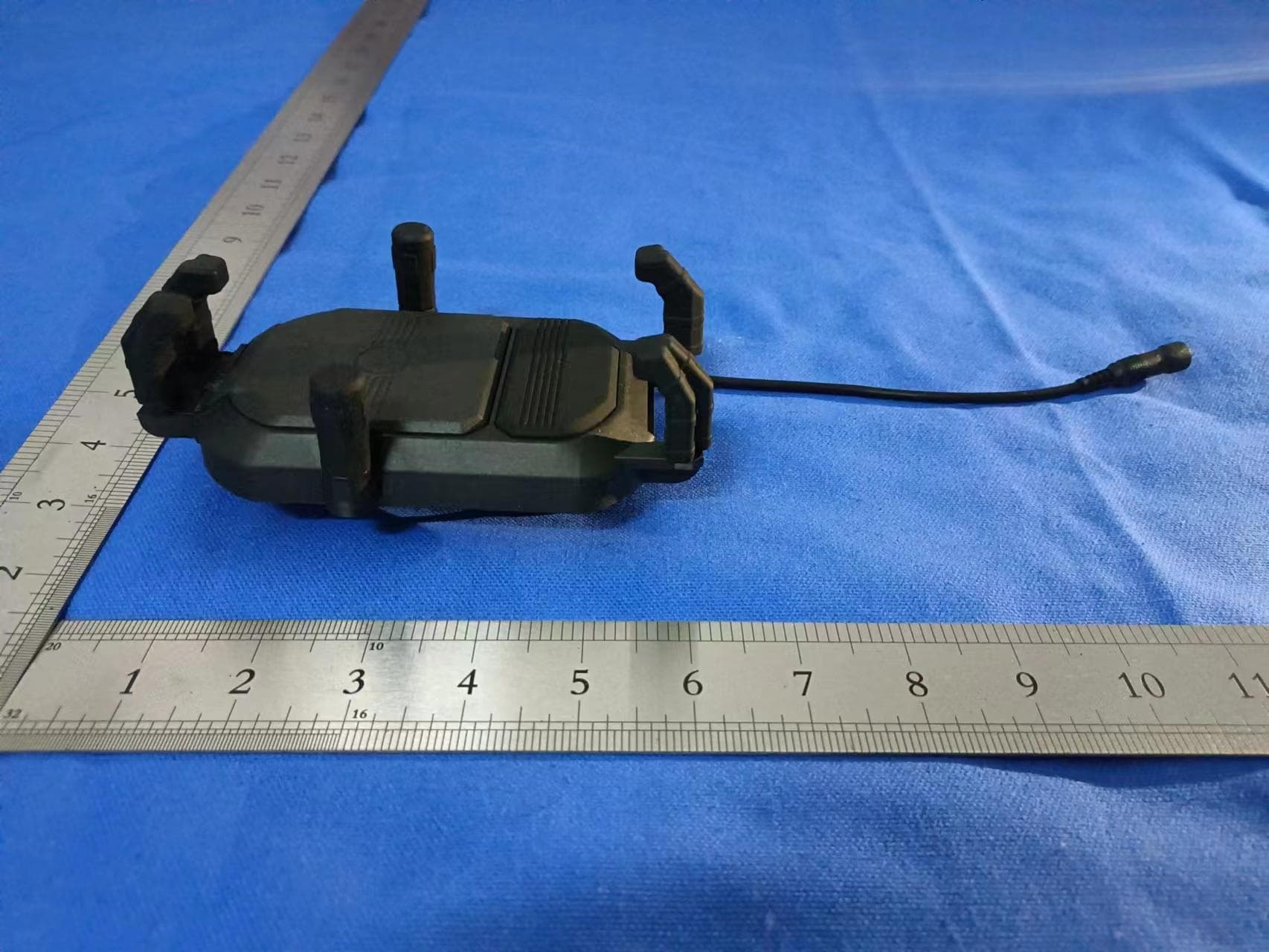 wireless charging bracket - FCC ID 2BAK7-YF-258 - Dongguan Yifeng Electronics Co., Ltd (5)