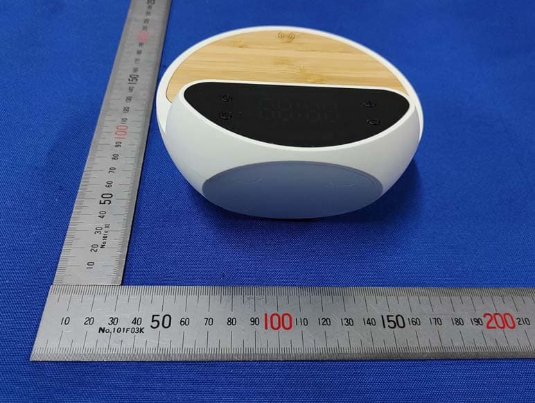 Bamboo Multi-function Wireless Charger - FCC ID 2BAPP8198 - NINGBO SILVER IMPORT & EXPORT CO.,LTD. (2)