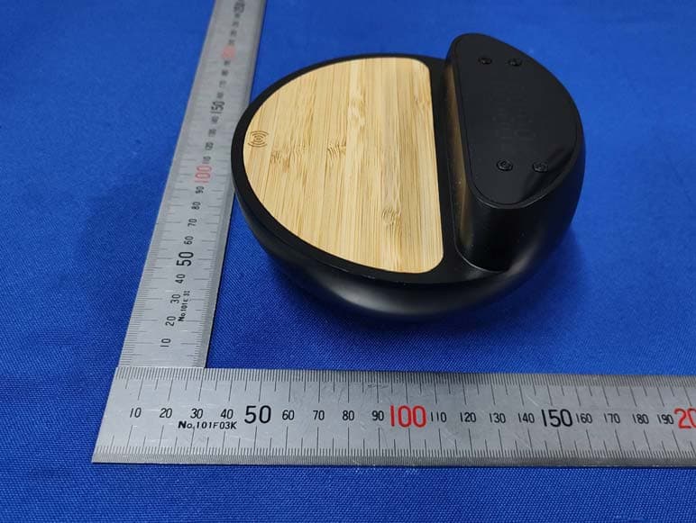 Bamboo Multi-function Wireless Charger - FCC ID 2BAPP8198 - NINGBO SILVER IMPORT & EXPORT CO.,LTD. (4)