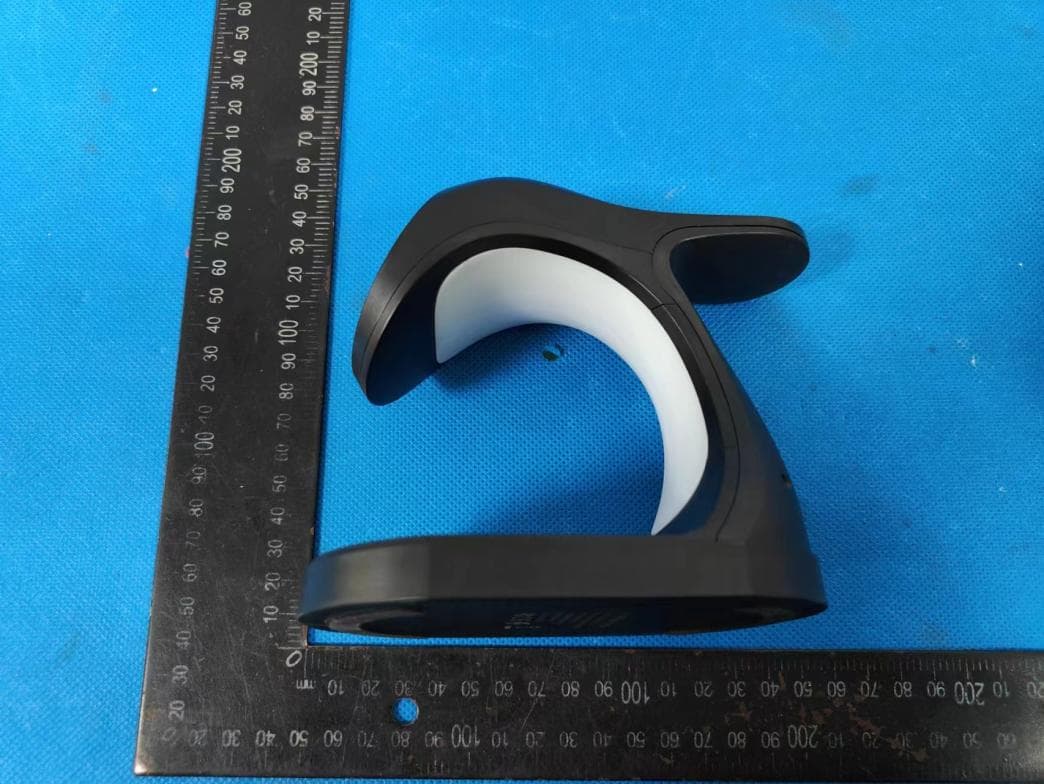 4-in-1 Magnetic Wireless Charger - FCC ID 2BARRPWS204 - Shanghai YIYU Trading Co., Ltd