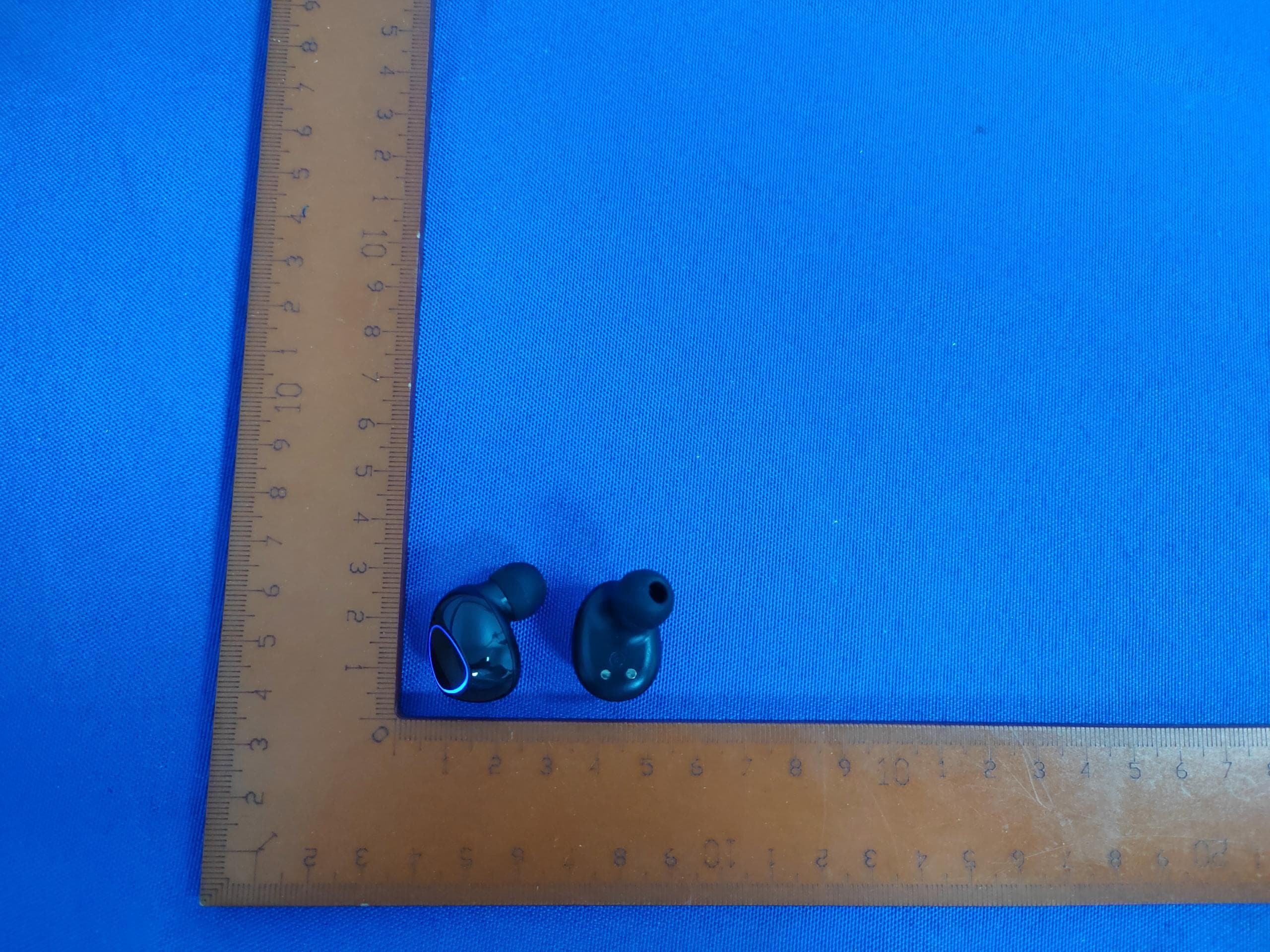 Wireless Earbuds - FCC ID 2BAS9-FS02 - Dongguan fushilin technology company limited (2)