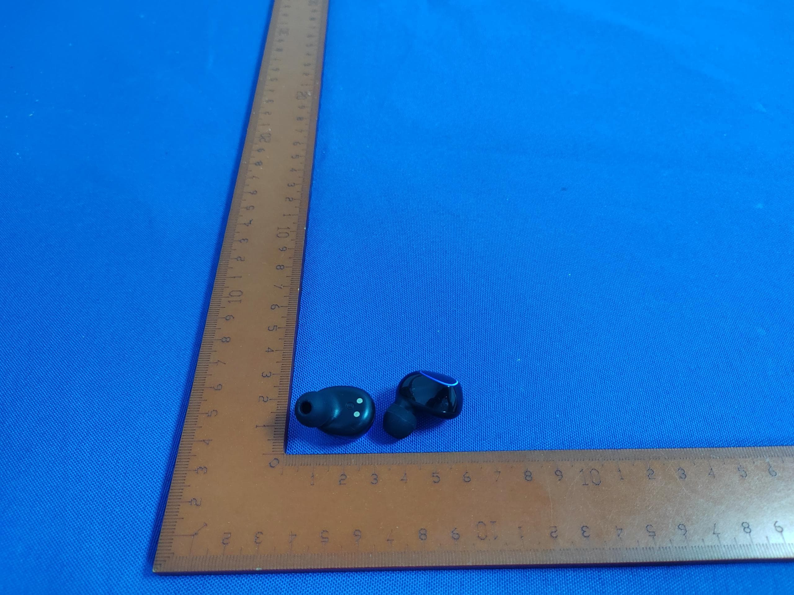 Wireless Earbuds - FCC ID 2BAS9-FS02 - Dongguan fushilin technology company limited (4)