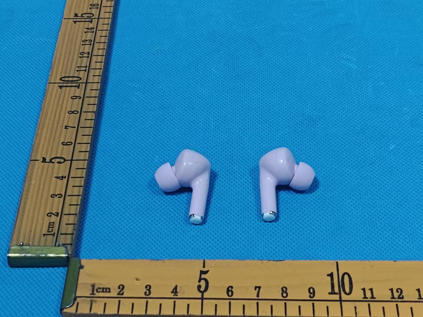 WIRELESS EARBUDS - FCC ID 2BAS9-FS07 - Dongguan fushilin technology company limited (2)