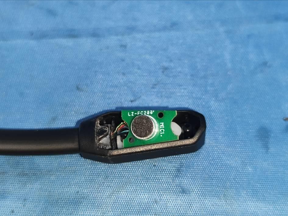 Wireless Gaming Headset - FCC ID 2BATE-FC-200 - Shenzhen wei bo technology co., LTD (4)
