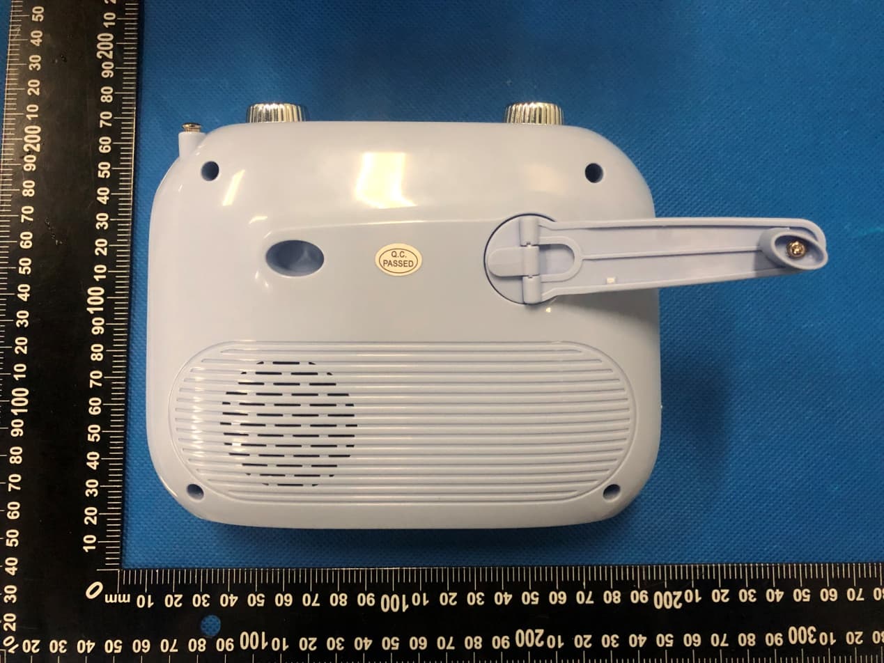 MULTI-FUNCTIONAL DYNAMO RADIO - FCC ID 2BAWH-XLN-020 - SHENZHEN XINLINGNAN ELECTRONIC TECHNOLOGY CO., LTD. (4)