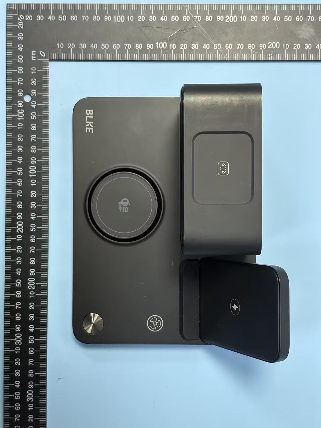 Wireless Charging Station - FCC ID 2BAY8-RYT-S880 - Shenzhen Runyunteng Technology Co., Ltd (2)