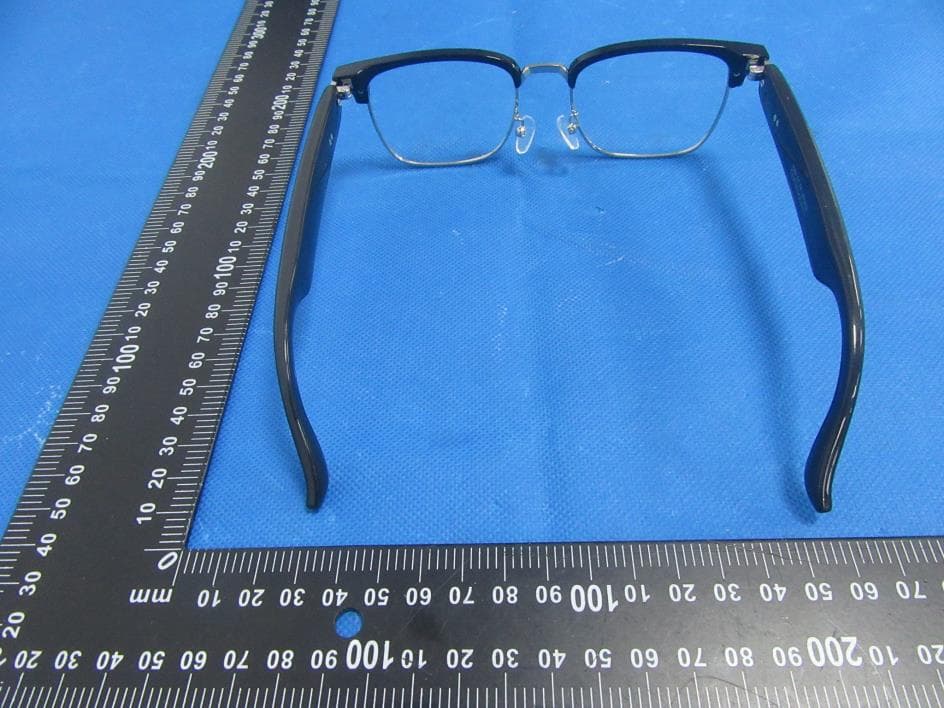 Smart glasses - FCC ID 2BB4V-E13 - Shenzhen Magic Treasure Times Technology Co., Ltd (4)
