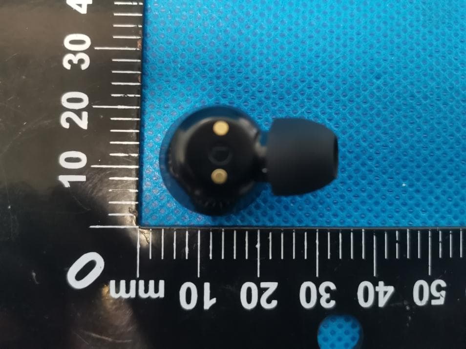 True Wireless Earbuds - FCC ID 2BBAS-GEMTONESPRO - Speculative Product Design LLC (5)
