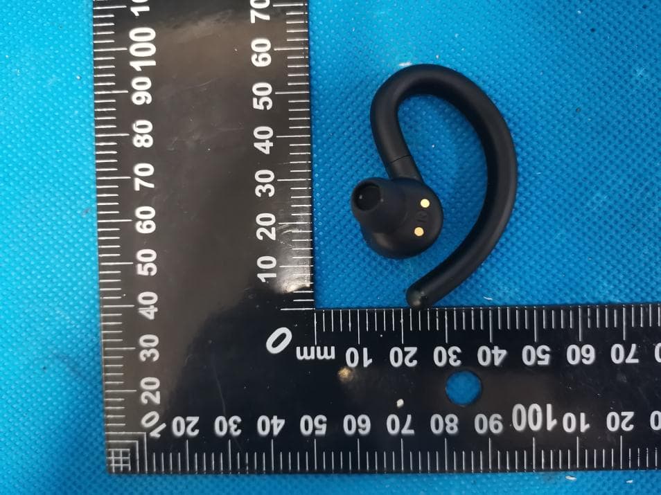 True Wireless Earbuds - FCC ID 2BBAS-GEMTONESSPORT - Speculative Product Design LLC (4)