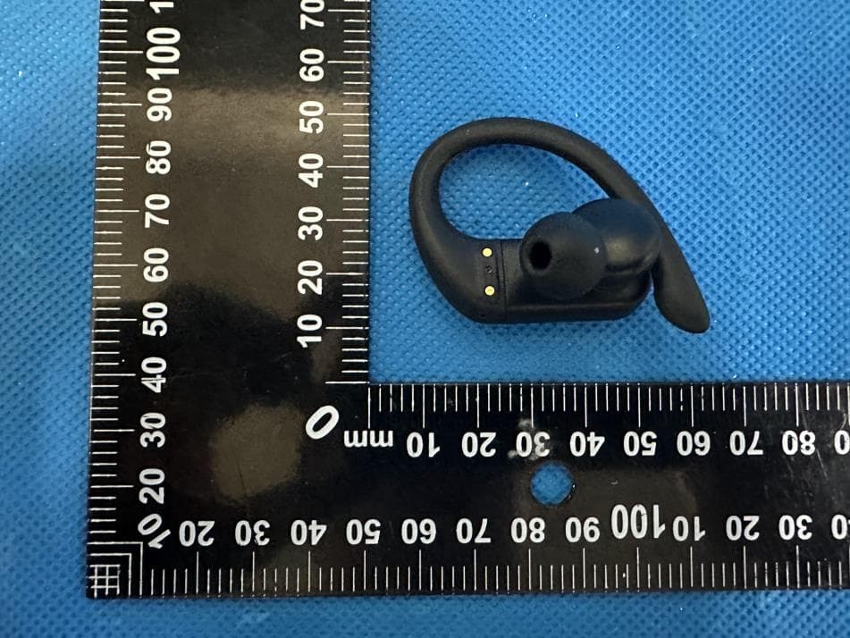 wireless earbuds - FCC ID 2BBBK-SPEED301 - Dongguan Aihu Electronics Technology Co., Ltd (5)