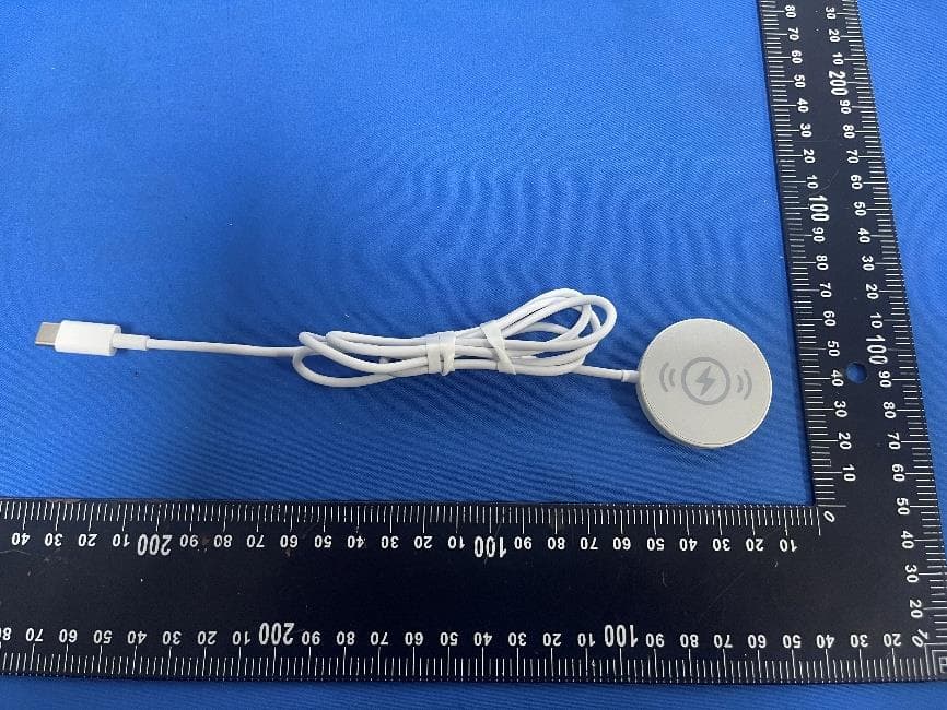 O.i Wireless Charger - FCC ID 2BBD2-04895306 - Huish Outdoors LLC.