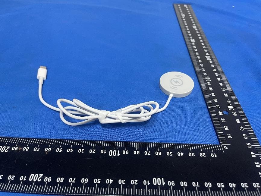 O.i Wireless Charger - FCC ID 2BBD2-04895306 - Huish Outdoors LLC. (4)