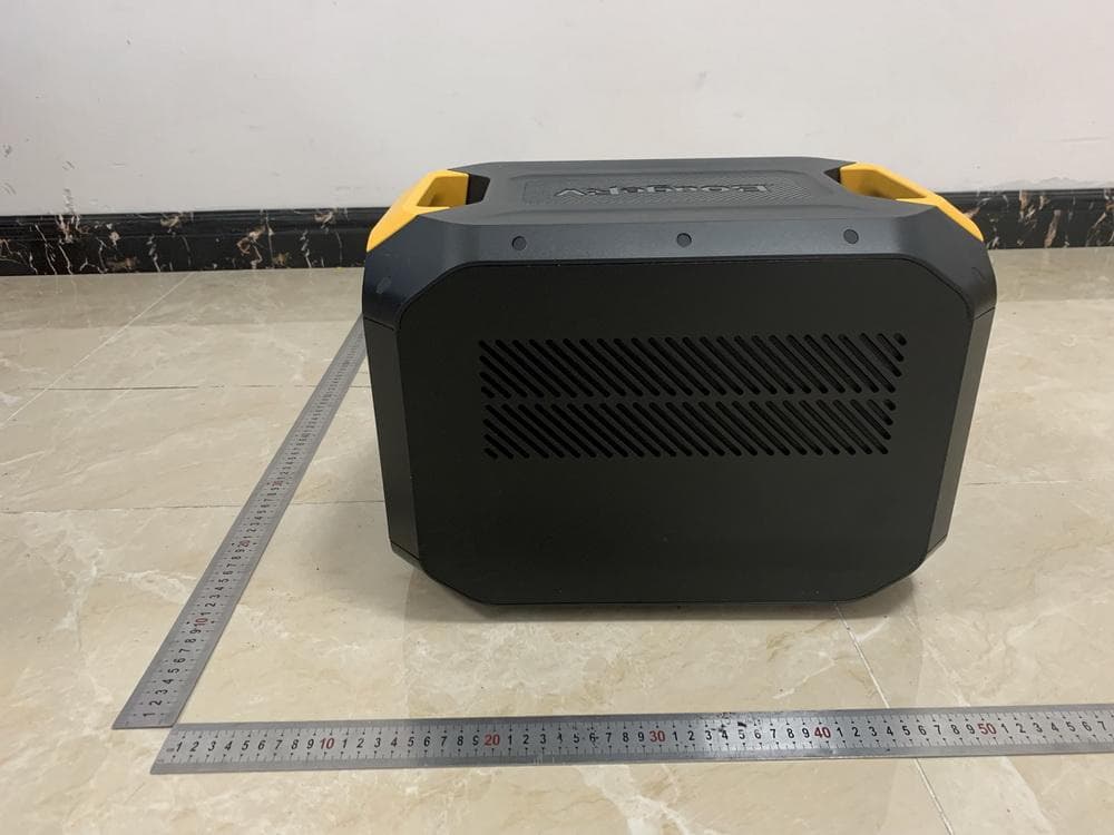 portable power station - FCC ID 2BBH5-SYZ-R2000 - Guangzhou Boju Information Technology Co.,Ltd (2)