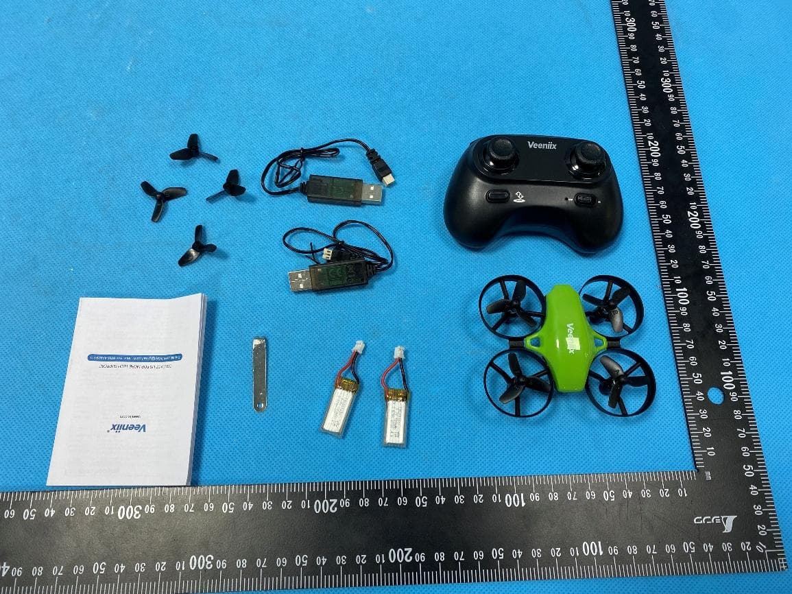 RC Drone - FCC ID 2BBLM-V995 - Zhuhai Baize Innovation Technology Co., Ltd.
