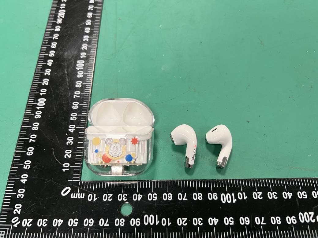 MINISO DISNEY 100 CELEBRATION COLLECTION TWS EARPHONES - FCC ID 2BBLO-YB065 - Guangdong Baoli Electronic Co.,Ltd. (5)