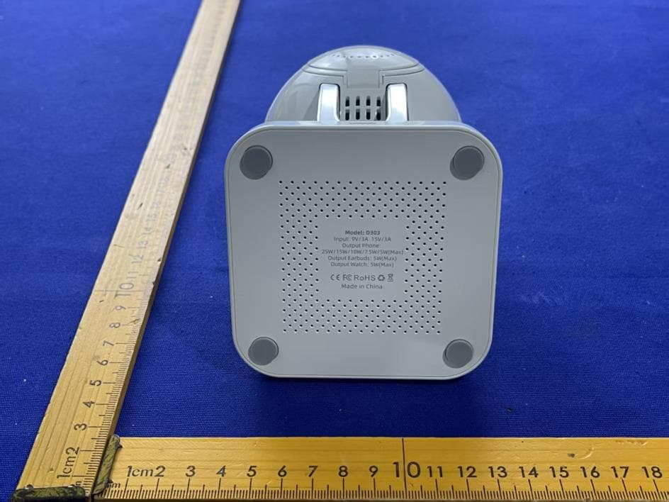 wireless charger - FCC ID 2BBMP-D303 - Dongguan Electric Xiao Er Electronic Technology Co.,LTD (2)