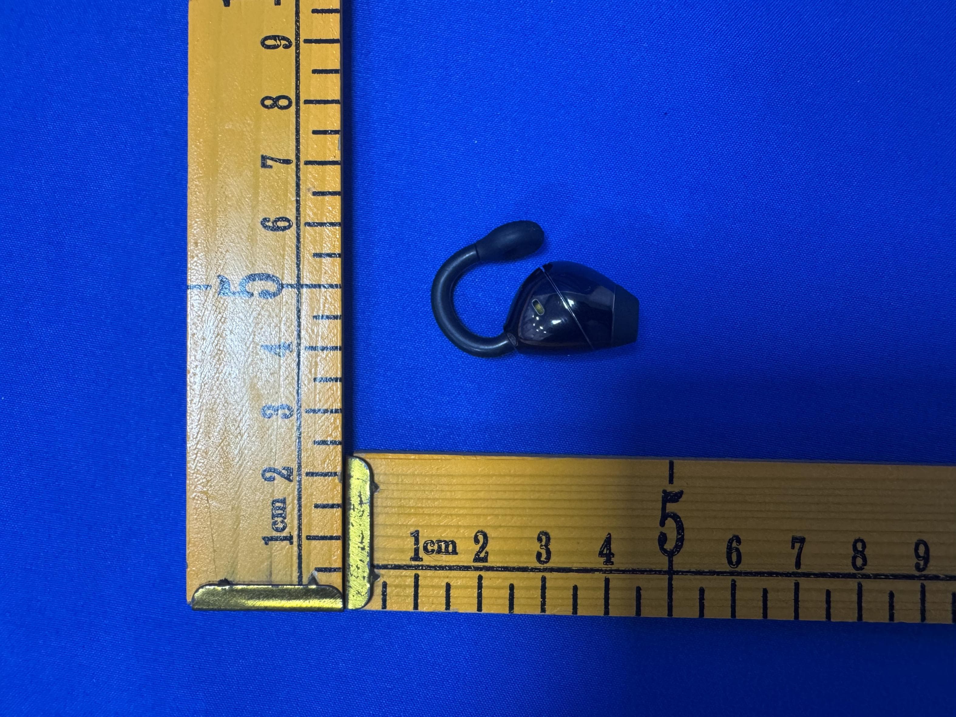 Wireless smart headphones - FCC ID 2BBNW-JM47 - ShenZhen XinTu Century Technology Co., Ltd.