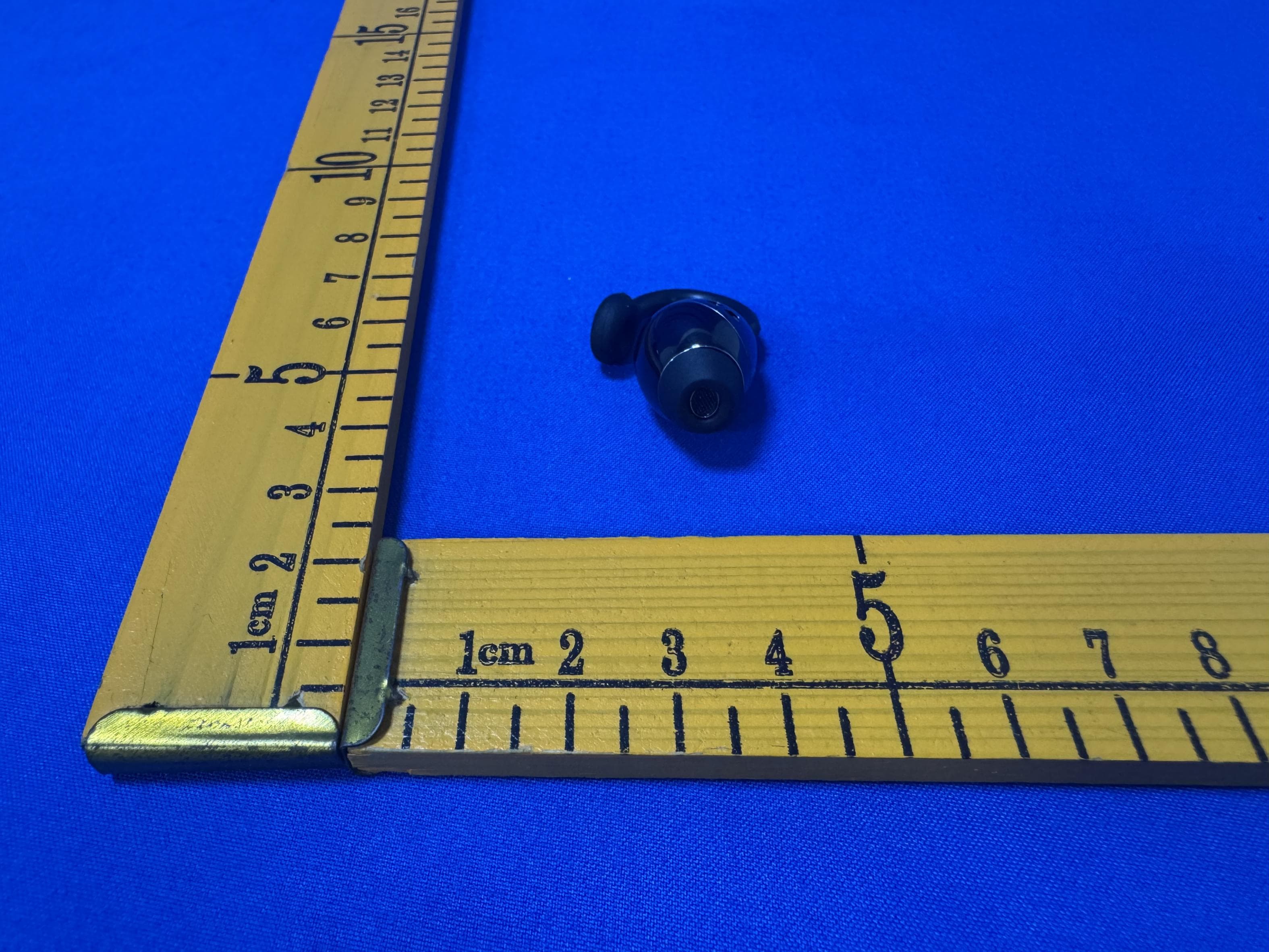 Wireless smart headphones - FCC ID 2BBNW-JM47 - ShenZhen XinTu Century Technology Co., Ltd. (3)